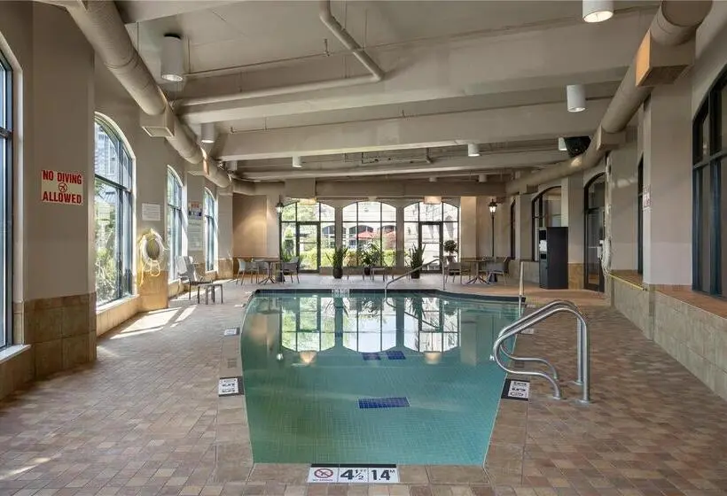 ホテル Holiday Inn & Suites North Vancouver, An Ihg