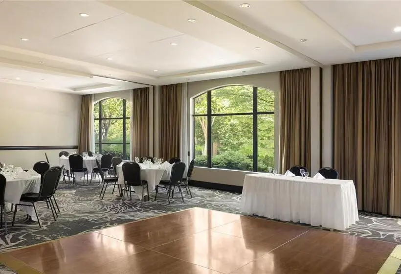 ホテル Holiday Inn & Suites North Vancouver, An Ihg