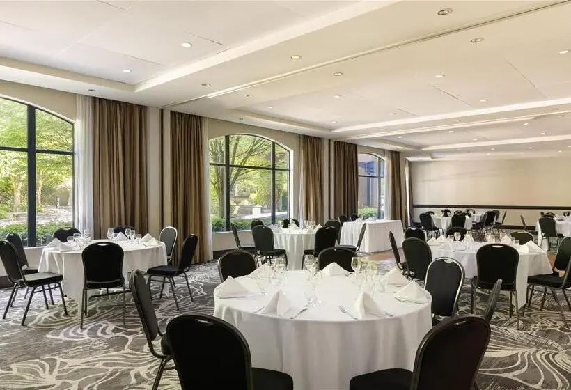 ホテル Holiday Inn & Suites North Vancouver, An Ihg