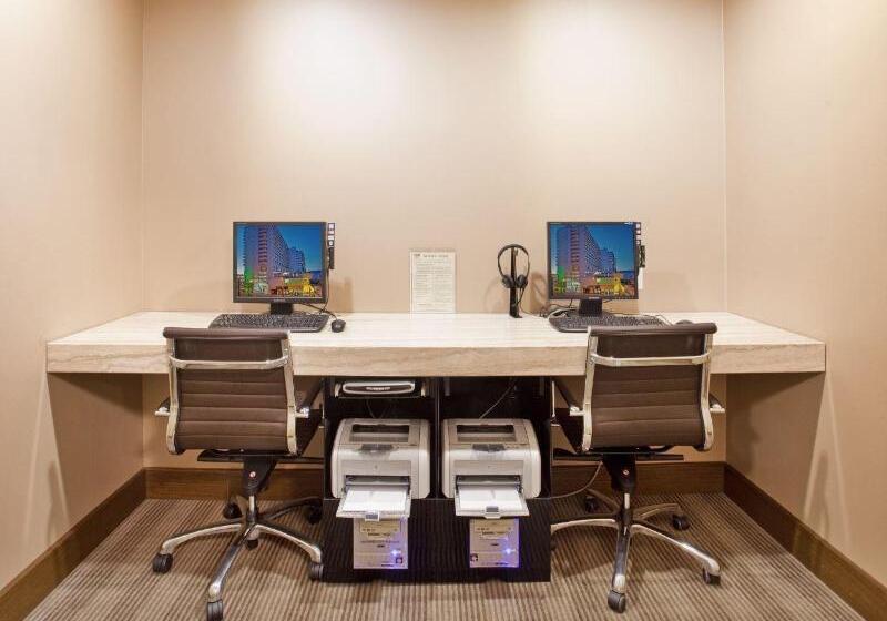 هتل Holiday Inn Vancouver Centre Broadway, An Ihg