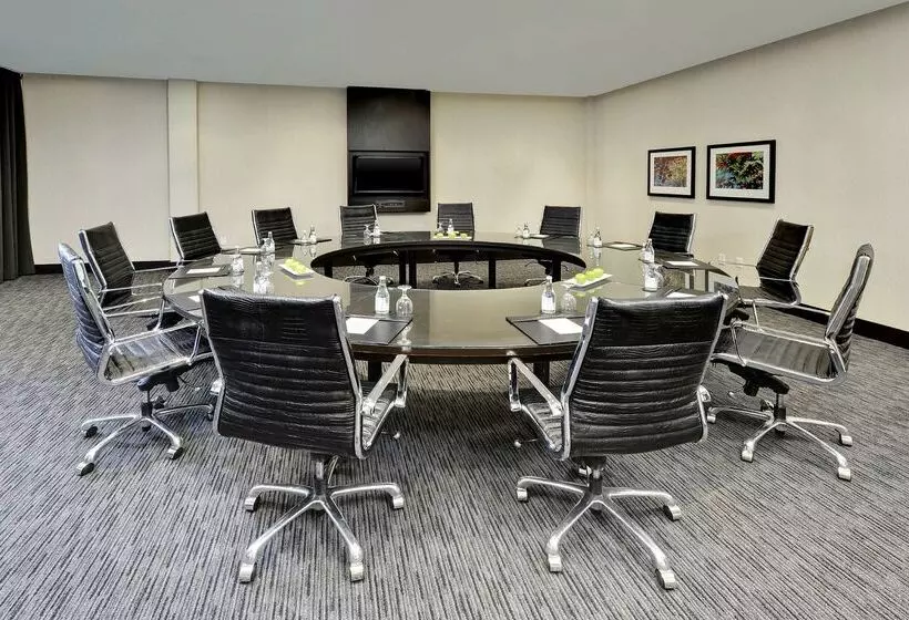 هتل Pan Pacific Toronto