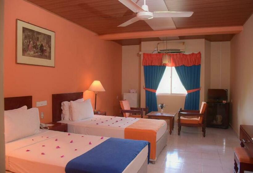 Hotel Ratnaloka Tour Inns