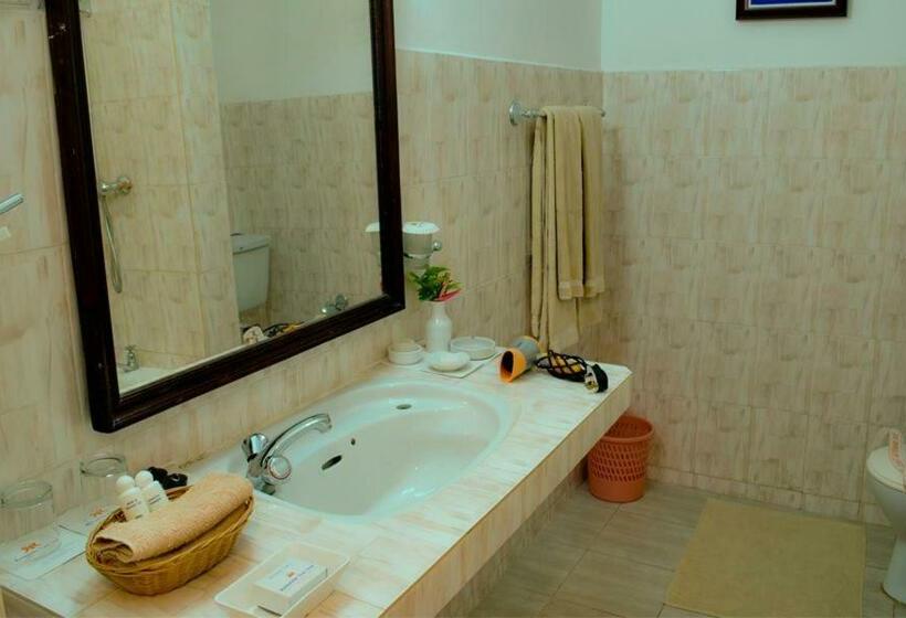 Hotel Ratnaloka Tour Inns