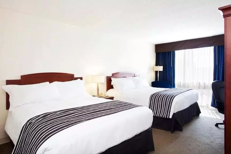 Sandman Hotel Montreal   Longueuil