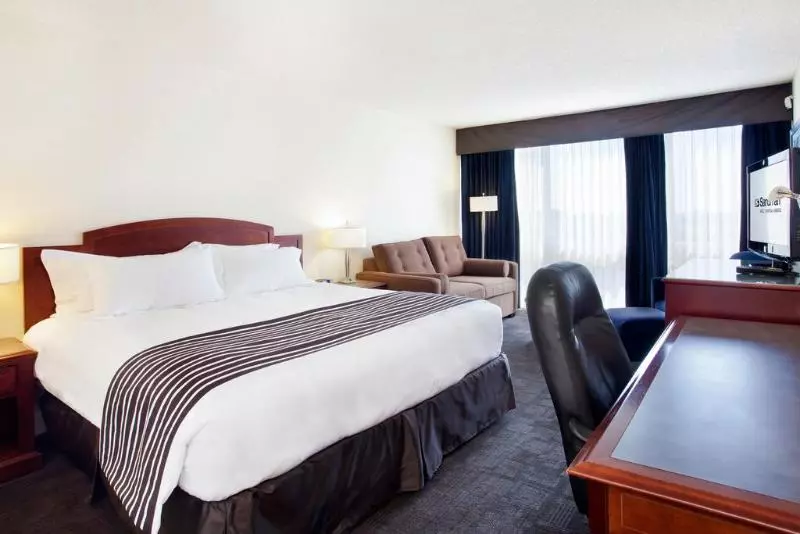 Sandman Hotel Montreal   Longueuil