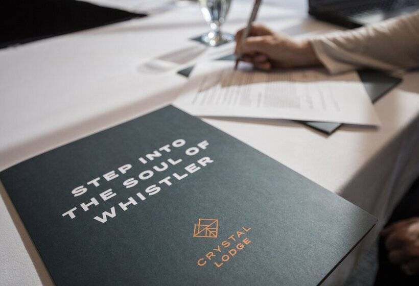 هتل The Crystal Lodge