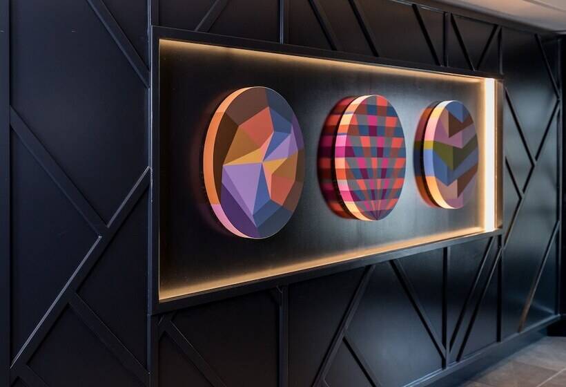 هتل The Crystal Lodge