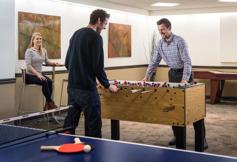 هتل The Crystal Lodge