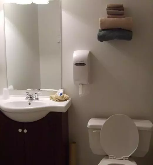 בית מלון כפרי Town And Mountain