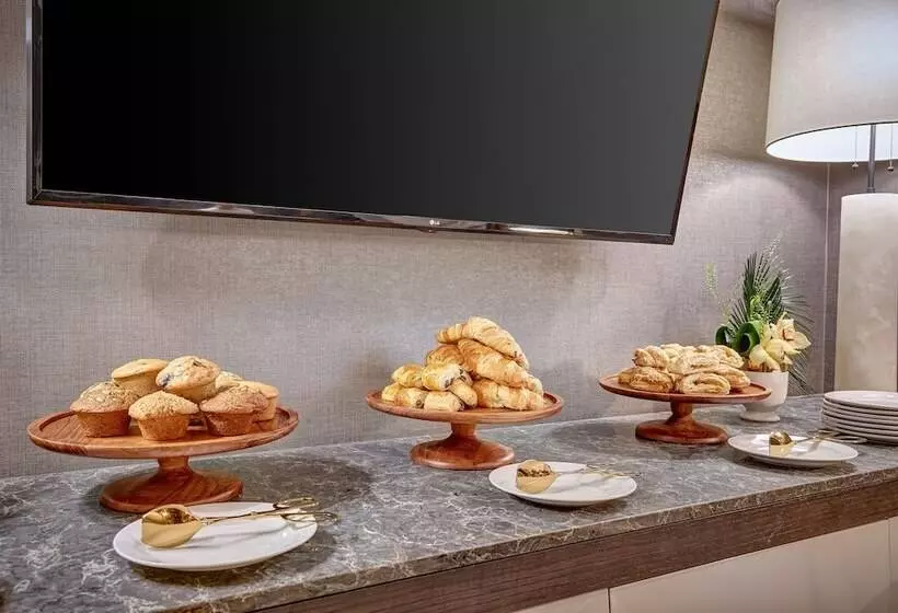 هتل Town Inn Suites