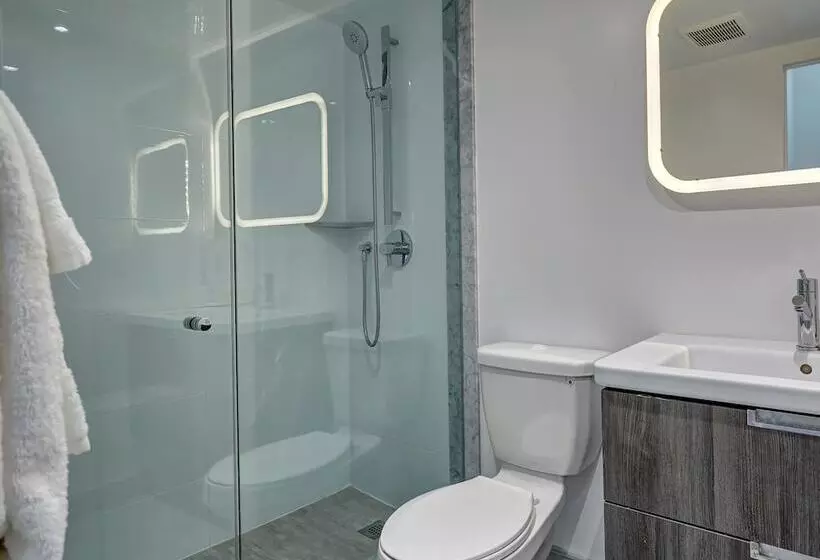 هتل Town Inn Suites