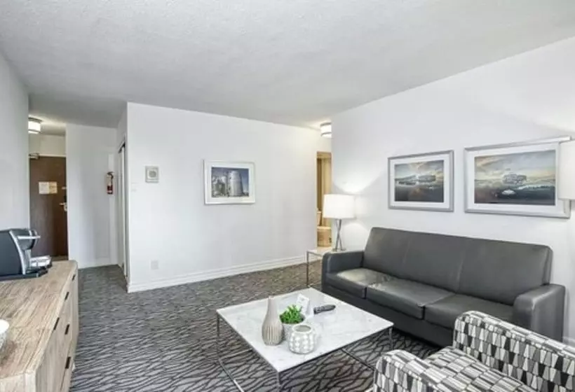 هتل Town Inn Suites