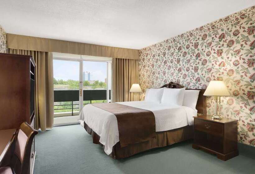 فندق Travelodge By Wyndham Niagara Falls Fallsview