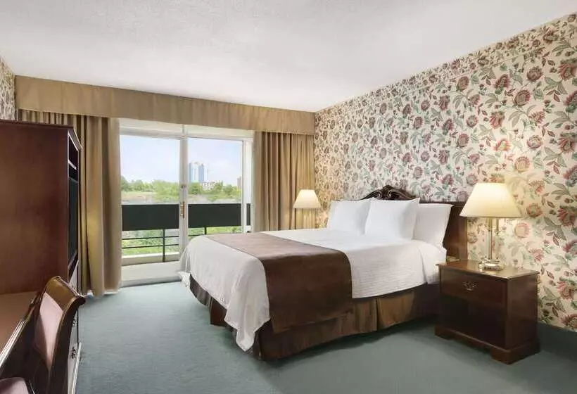 فندق Travelodge By Wyndham Niagara Falls Fallsview