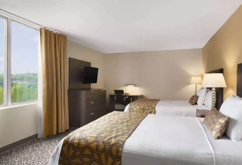 فندق Travelodge By Wyndham Niagara Falls Fallsview