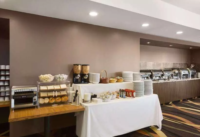 فندق Travelodge By Wyndham Niagara Falls Fallsview