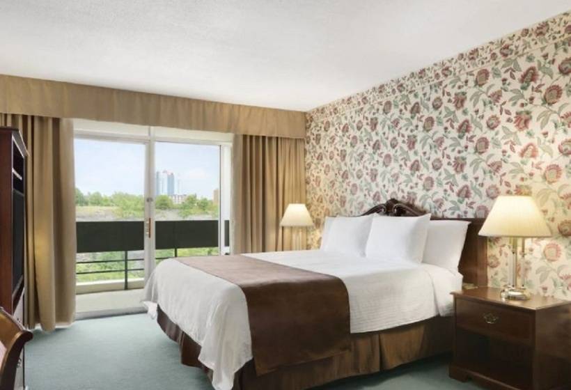 فندق Travelodge By Wyndham Niagara Falls Fallsview