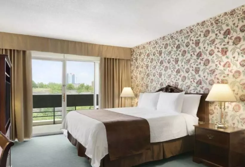 فندق Travelodge By Wyndham Niagara Falls Fallsview