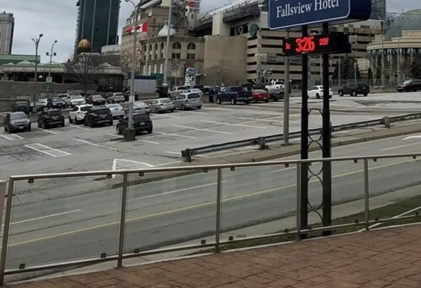 فندق Travelodge By Wyndham Niagara Falls Fallsview
