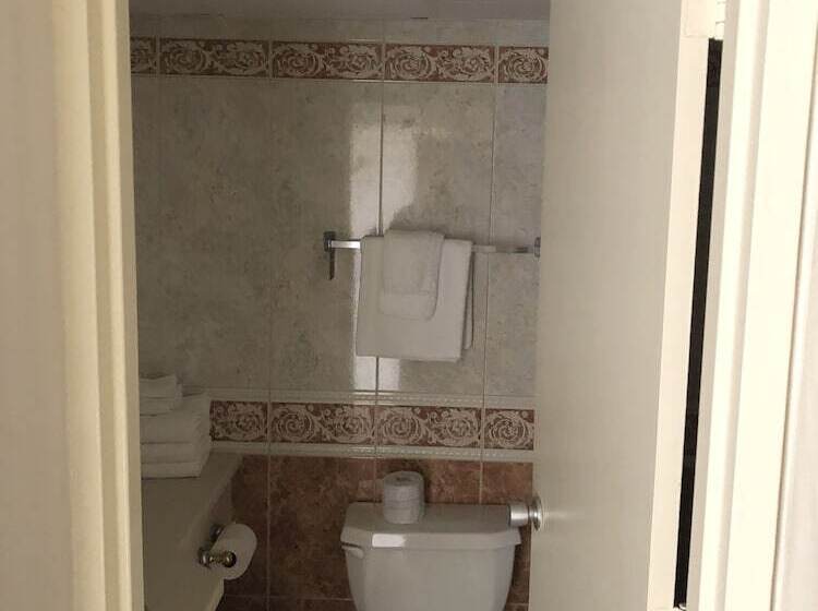 فندق Travelodge By Wyndham Niagara Falls Fallsview