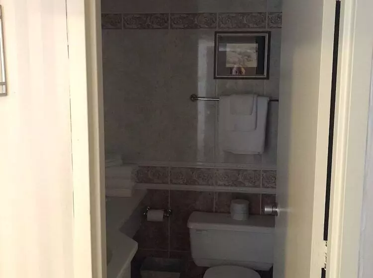 فندق Travelodge By Wyndham Niagara Falls Fallsview