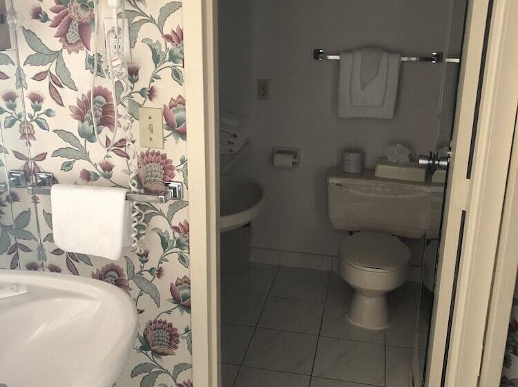 فندق Travelodge By Wyndham Niagara Falls Fallsview