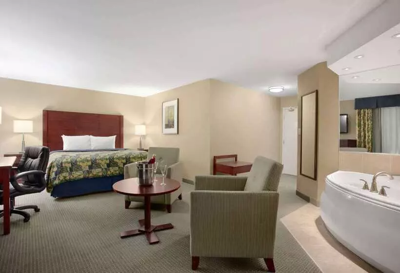 فندق Travelodge By Wyndham Oshawa Whitby