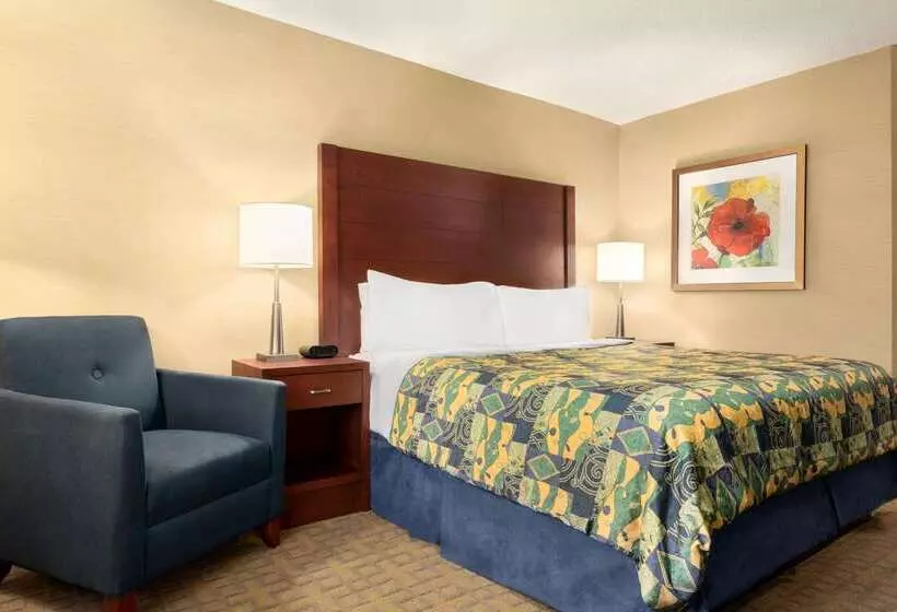 فندق Travelodge By Wyndham Oshawa Whitby