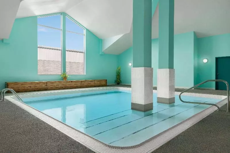 فندق Travelodge By Wyndham Oshawa Whitby