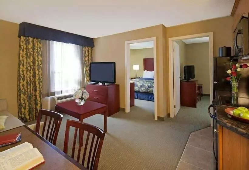 فندق Travelodge By Wyndham Oshawa Whitby