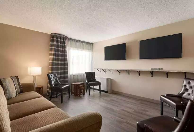 Travelodge Hotel By Wyndham Saskatoon