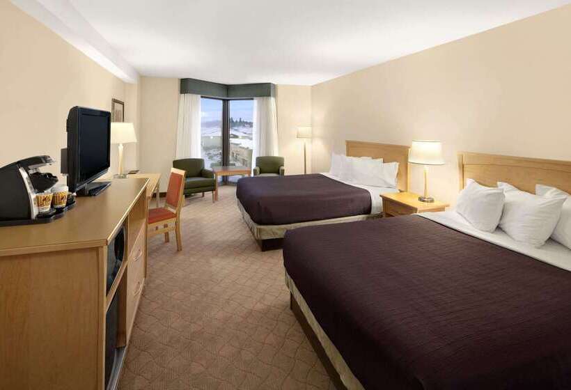 Travelodge Hotel By Wyndham Saskatoon