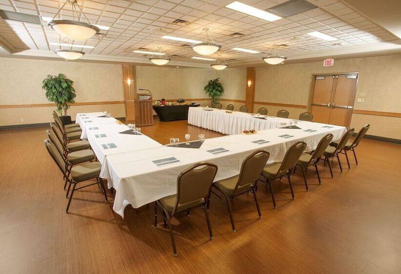 Travelodge Hotel By Wyndham Saskatoon