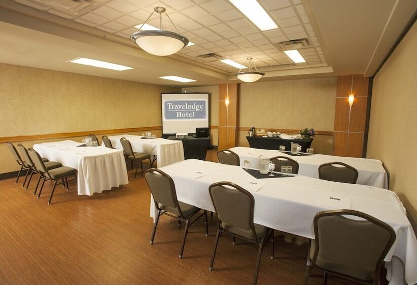 Travelodge Hotel By Wyndham Saskatoon