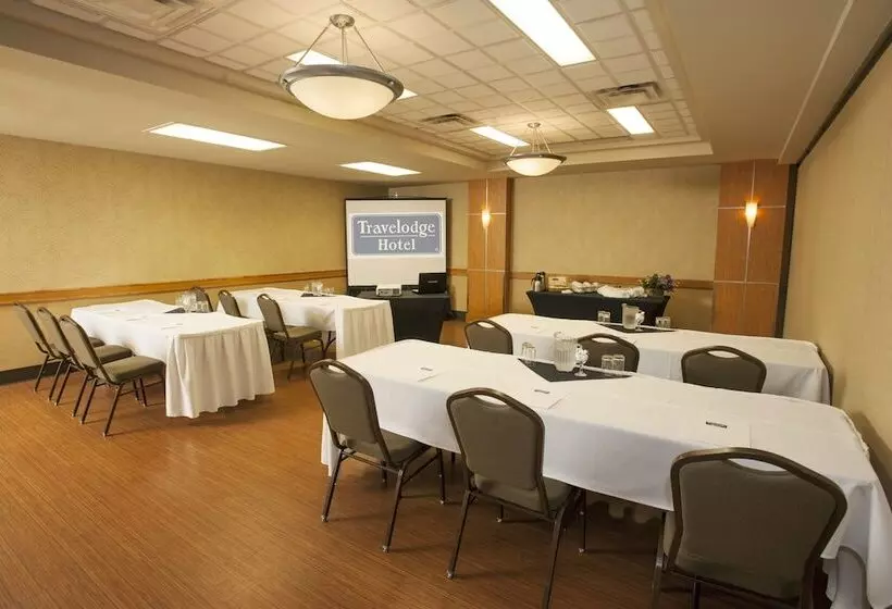 Travelodge Hotel By Wyndham Saskatoon