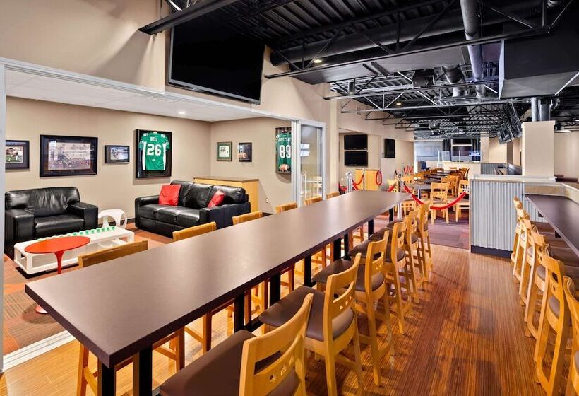 Travelodge Hotel By Wyndham Saskatoon