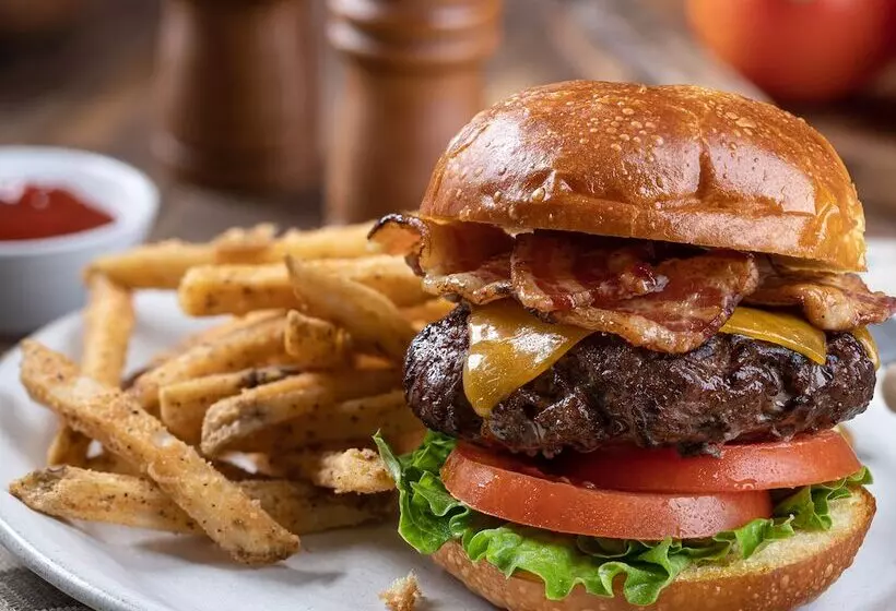 Travelodge Hotel By Wyndham Saskatoon