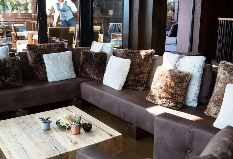 ホテル Crans Ambassador