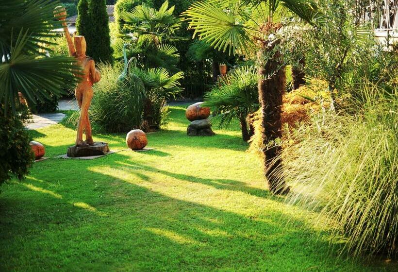 ホテル La Comanella