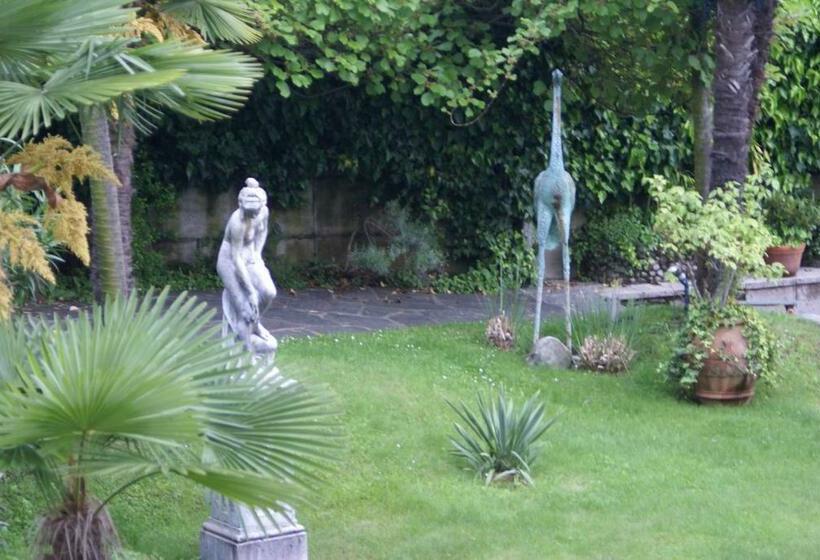 ホテル La Comanella