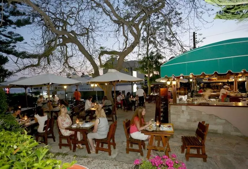 هتل Dionysos Central