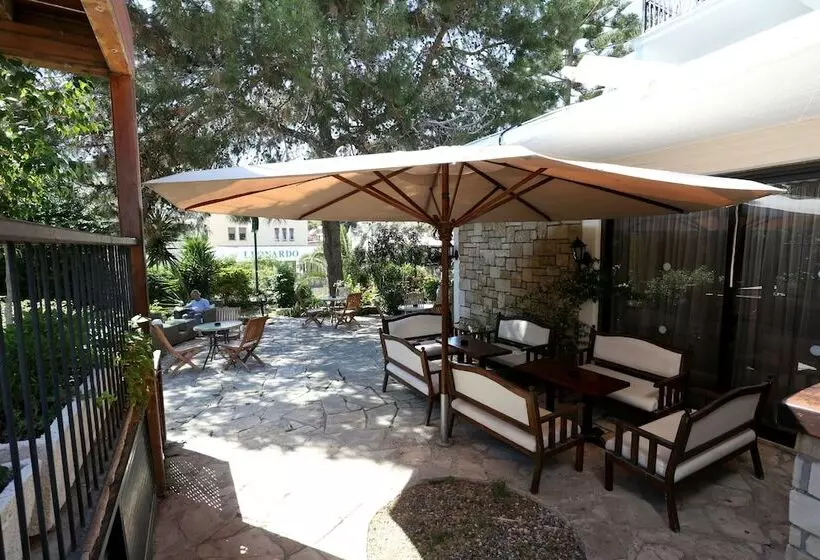 هتل Dionysos Central