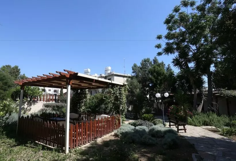 هتل Dionysos Central