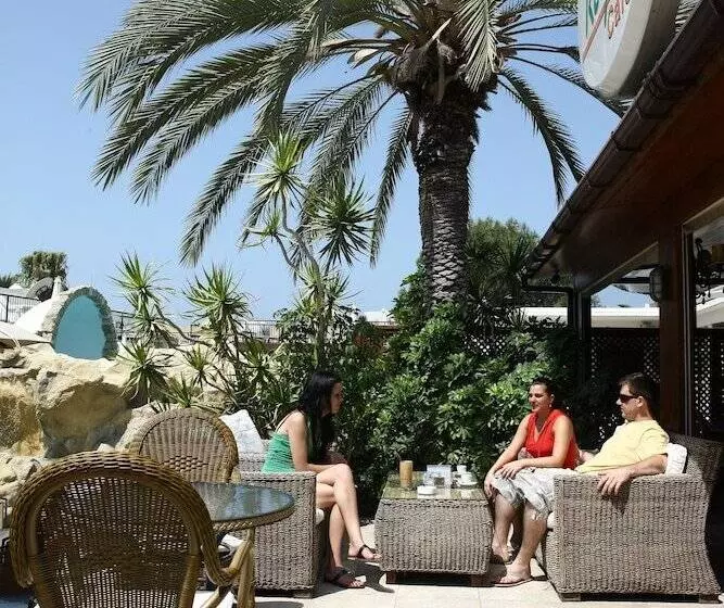 هتل Dionysos Central