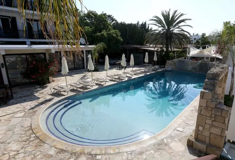 هتل Dionysos Central