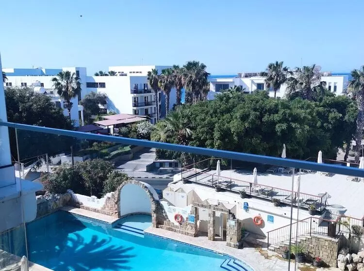 هتل Dionysos Central