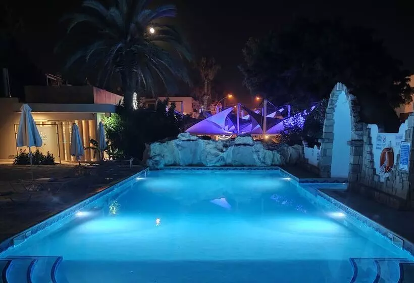 هتل Dionysos Central