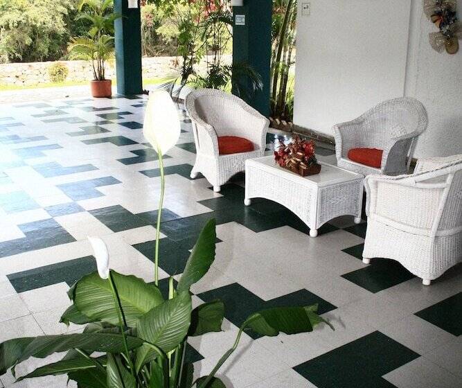 Hotel Guadaira Resort