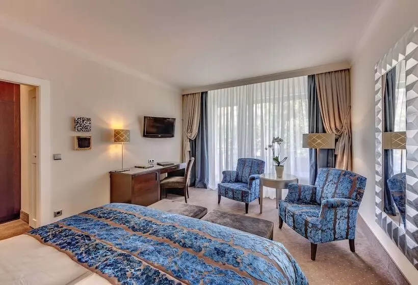 Bernstein Hotel Villa Kastania