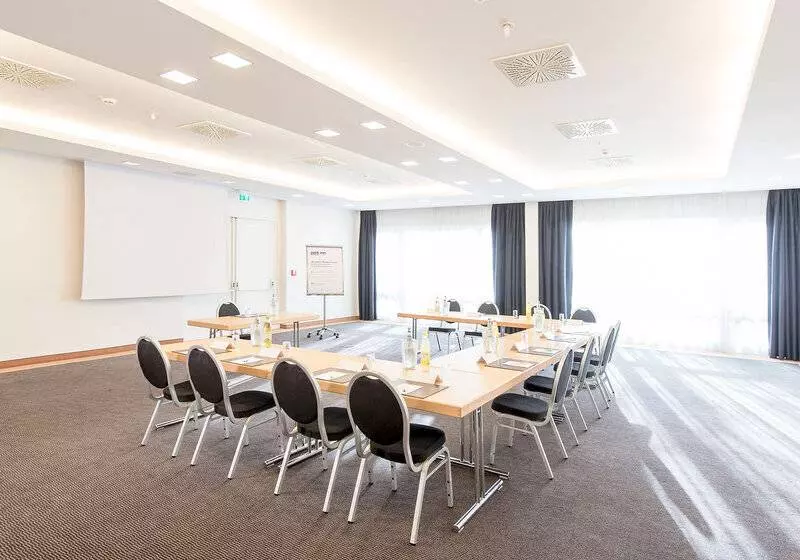 هتل Mercure  Duesseldorf Sued